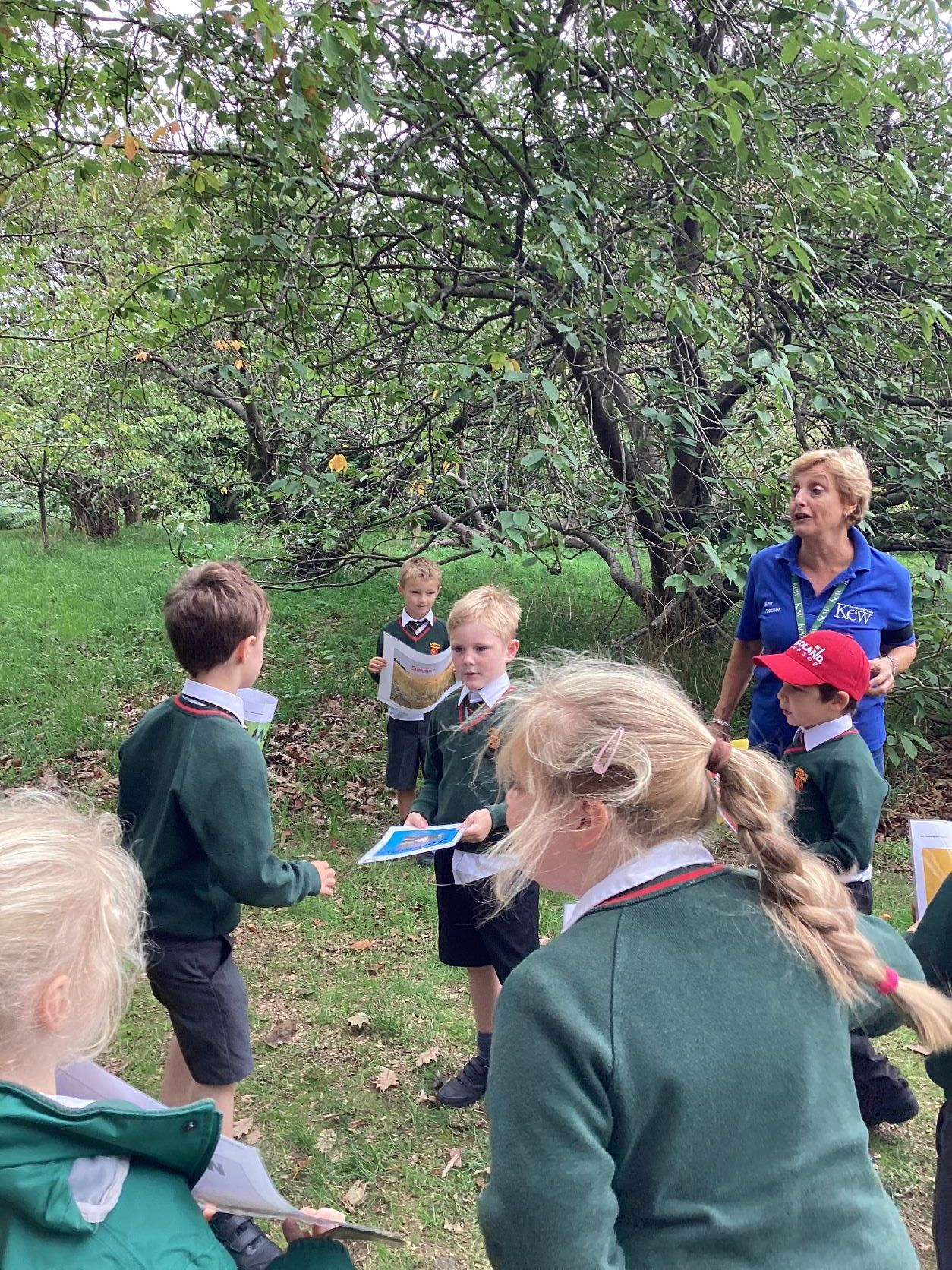 St Benedict's Year 2 children visit Kew Gardens